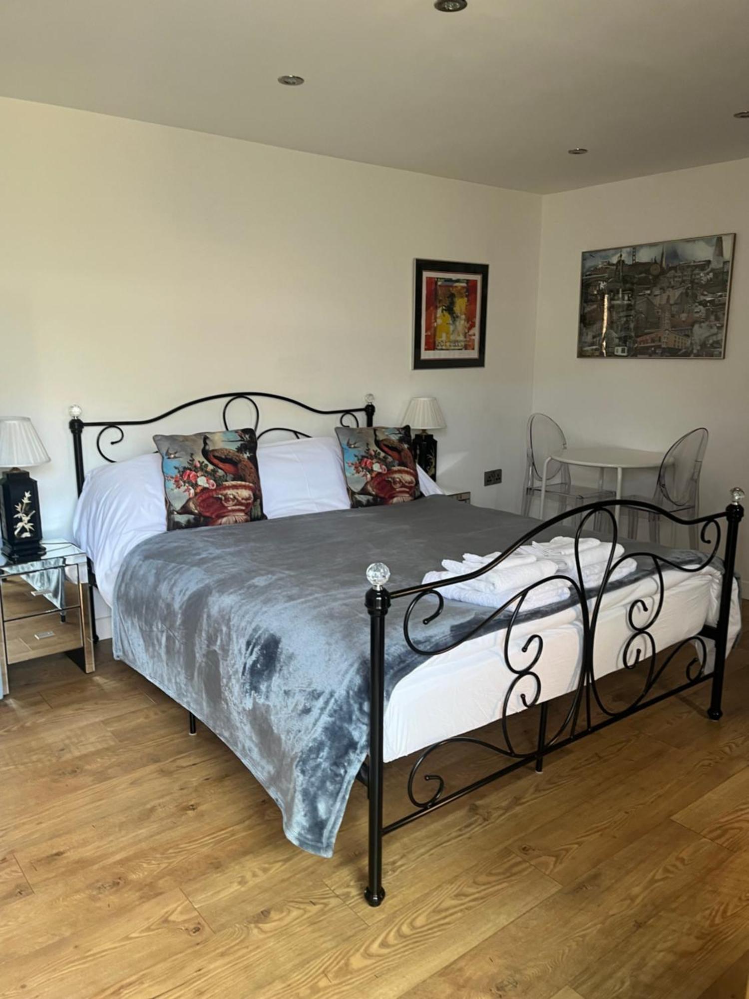 The Citiroom Chichester Bagian luar foto