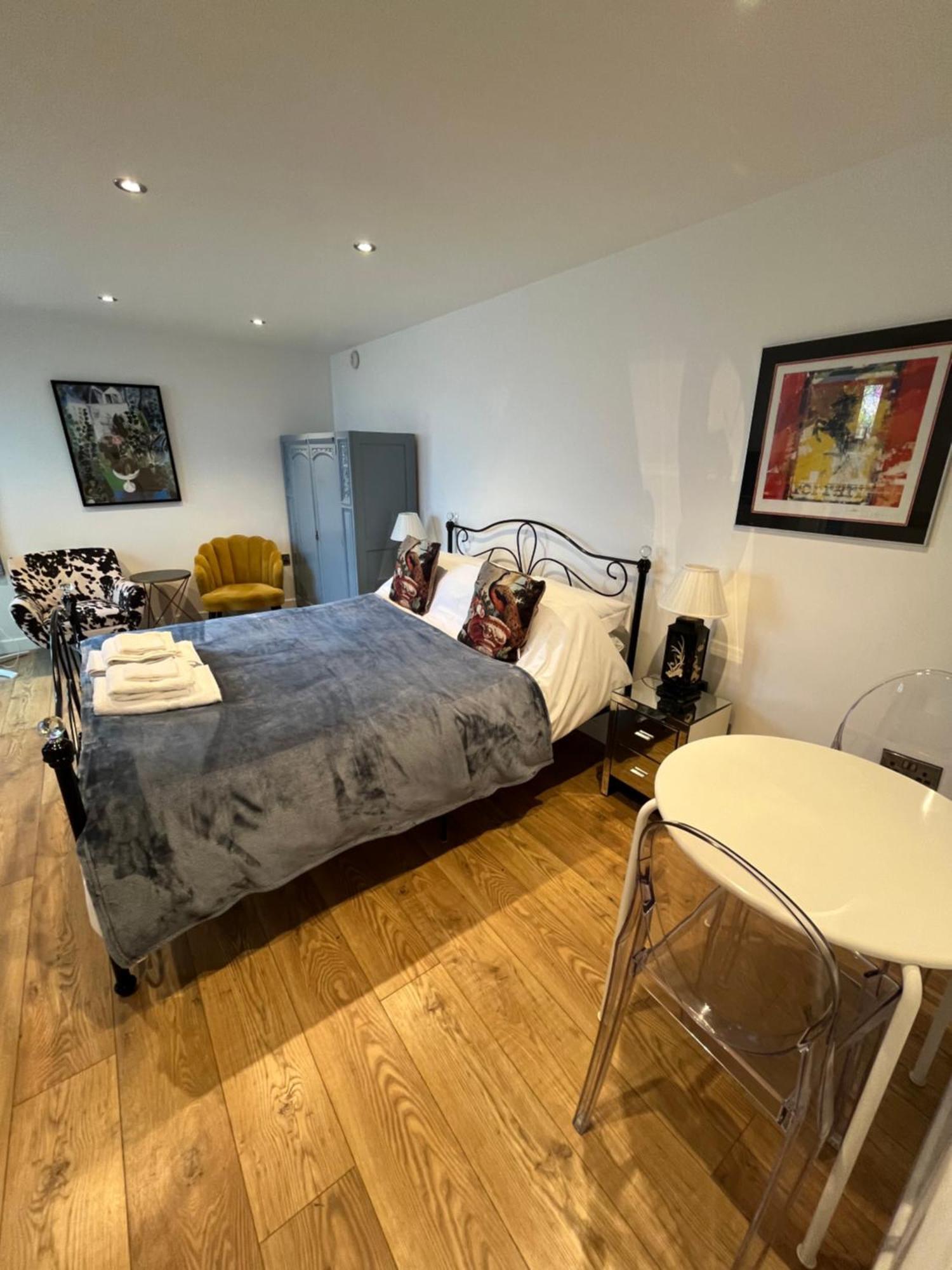 The Citiroom Chichester Bagian luar foto